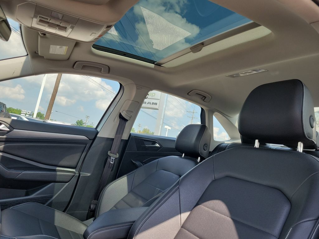Used 2024 Volkswagen Jetta SE FWD image 32
