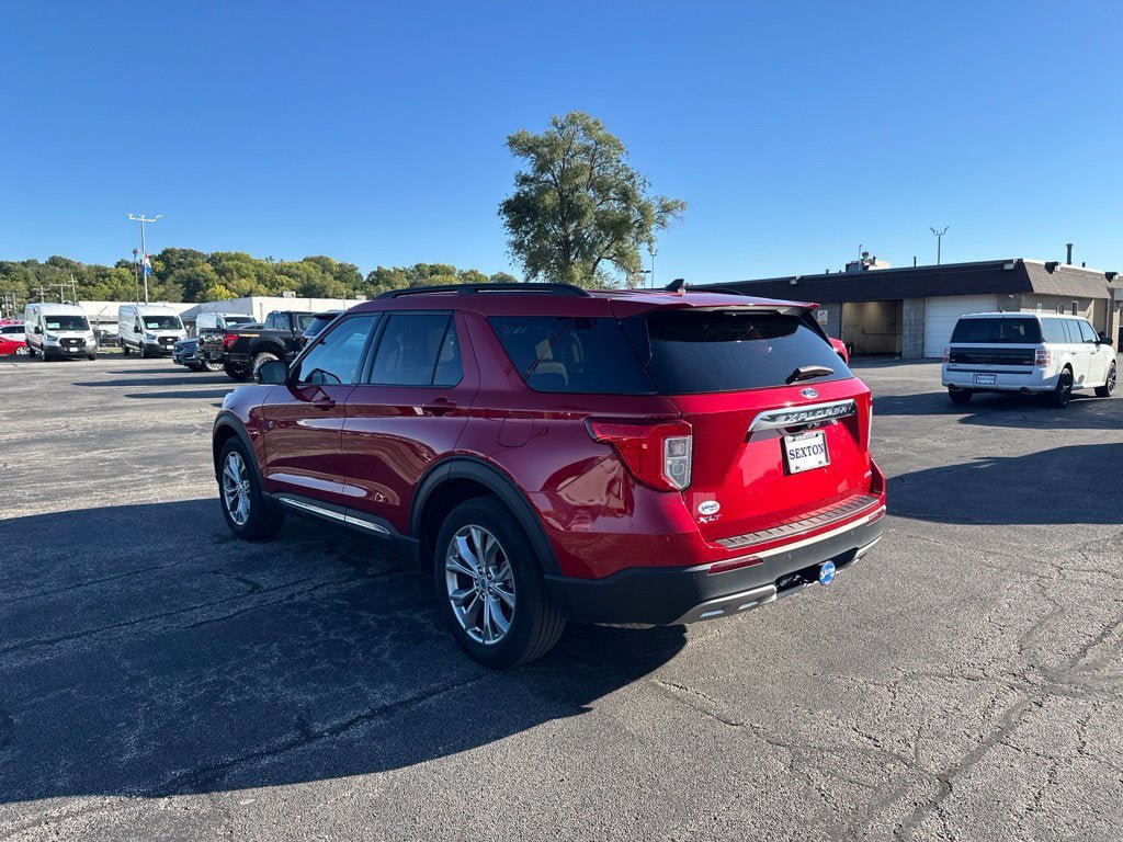 Certified 2023 Ford Explorer XLT w/ Equipment Group 202A AWD/4WD image 7