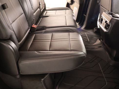Used 2022 Chevrolet Silverado 1500 High Country w/ High Country Premium Package AWD/4WD image 15
