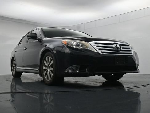 Used 2011 Toyota Avalon Limited FWD image 18