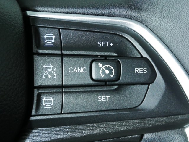 Used 2023 Jeep Grand Cherokee Altitude AWD/4WD image 25