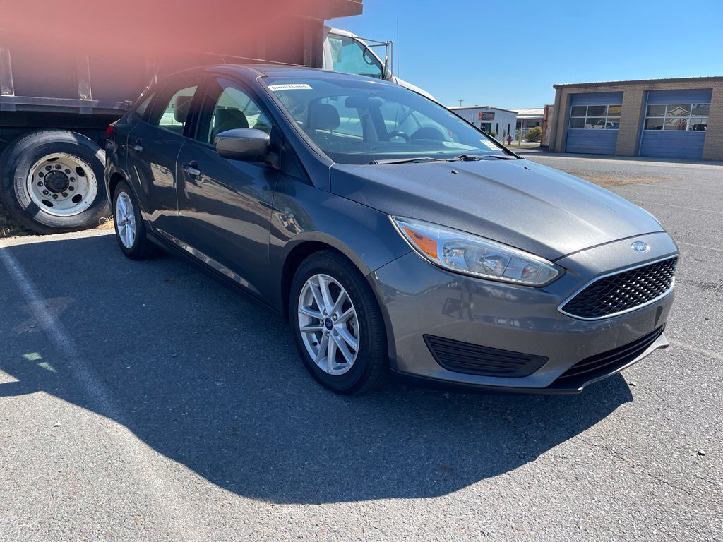 Used 2018 Ford Focus SE FWD image 2