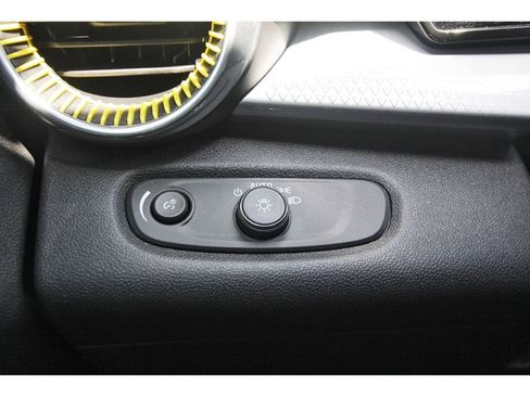 Used 2024 Chevrolet Trax LT w/ Driver Confidence Package image 17