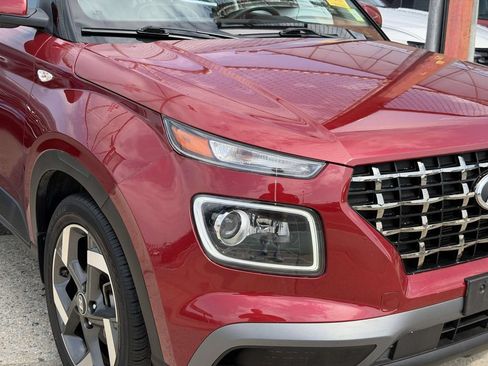 Certified 2023 Hyundai Venue Limited w/ Cargo Package FWD image 10