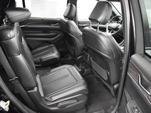 Used 2024 Jeep Grand Cherokee L Limited w/ Luxury Tech Group II image 17