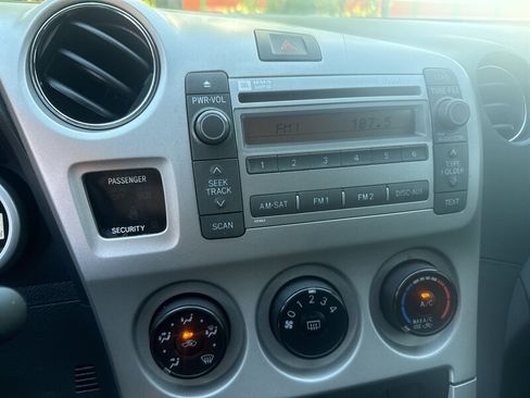 Used 2009 Toyota Matrix XRS image 36