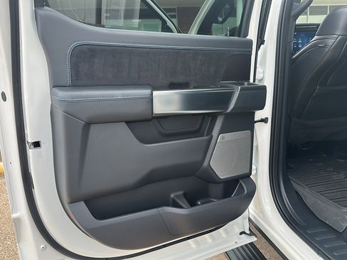 Used 2024 Ford F150 Platinum w/ FX4 Off-Road Package image 18