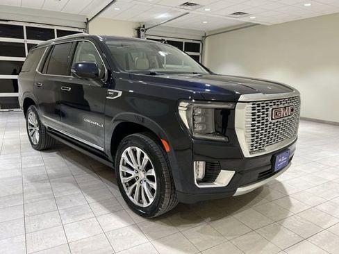 Used 2021 GMC Yukon Denali w/ Denali Premium Package AWD/4WD image 7