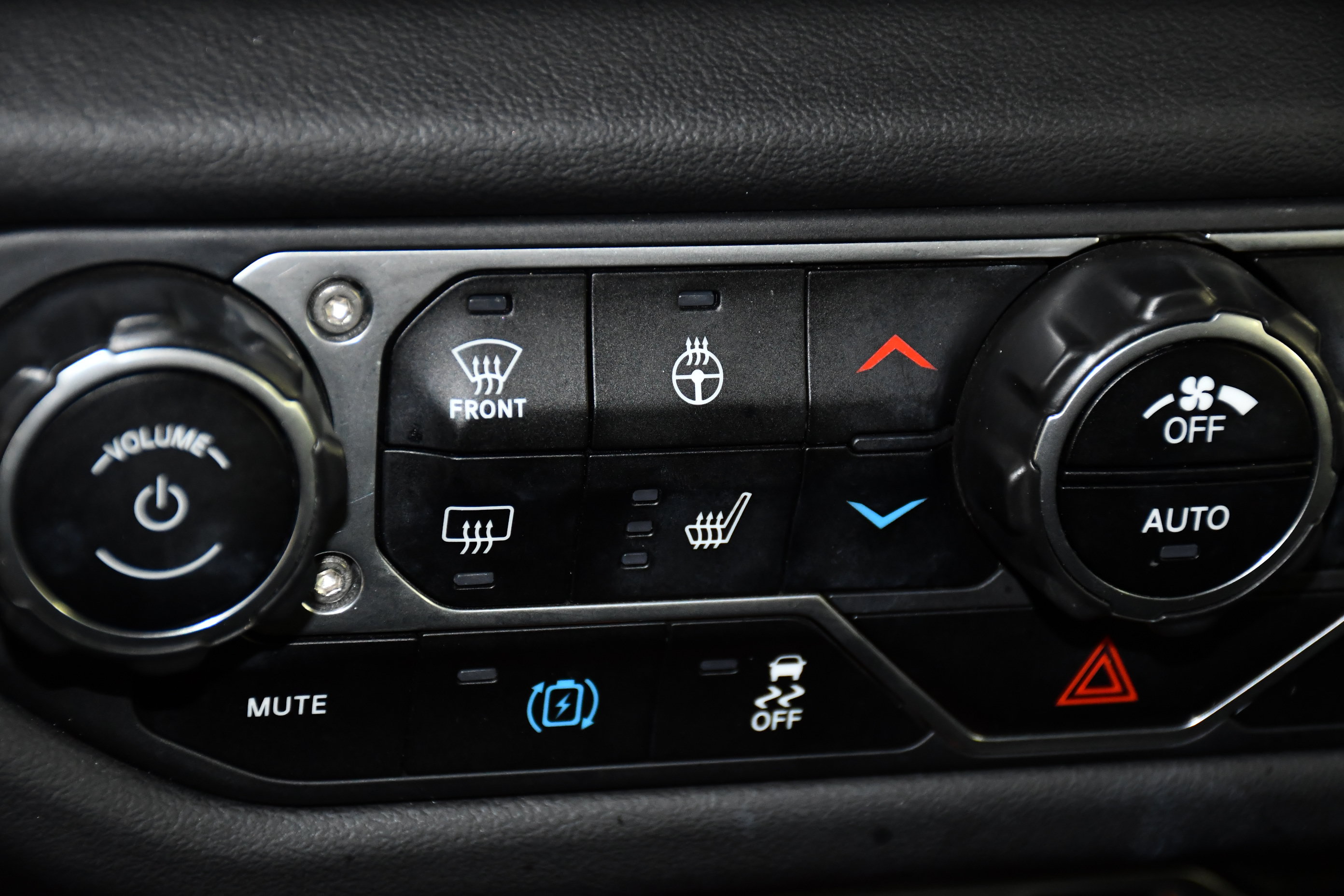 Used 2024 Jeep Wrangler Unlimited Sahara AWD/4WD image 30