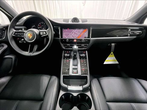 Used 2026 Porsche Macan AWD/4WD image 16