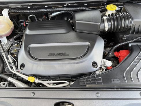 Used 2023 Chrysler Voyager LX FWD image 9