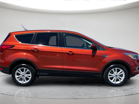 Used 2019 Ford Escape SE AWD/4WD image 2