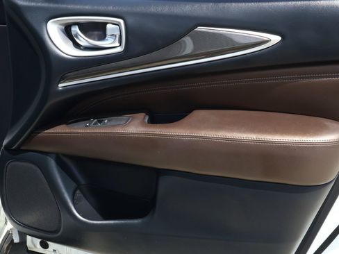 Used 2020 INFINITI QX60 Luxe w/ Essential Package FWD image 16