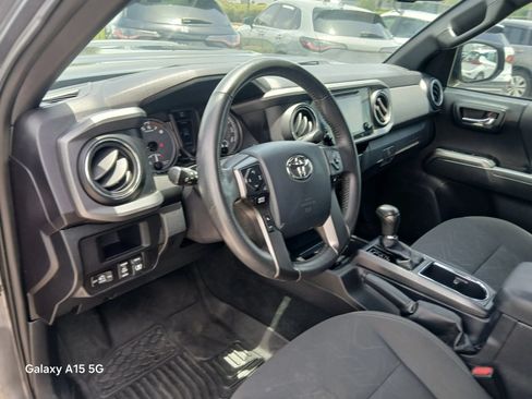Used 2017 Toyota Tacoma TRD Sport w/ Tow Package RWD image 7