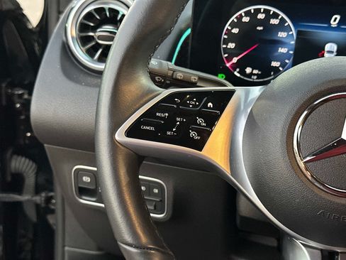 Used 2025 Mercedes-Benz GLB 250 image 28