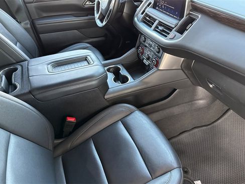 Used 2024 Chevrolet Suburban LT image 25