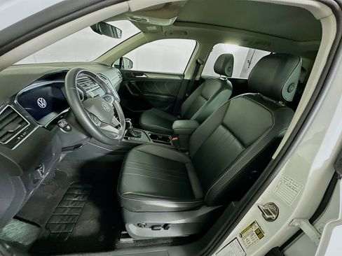 Used 2024 Volkswagen Tiguan SE image 13