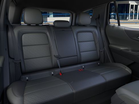 New 2026 Chevrolet Equinox LT w/ Convenience Package II FWD image 17