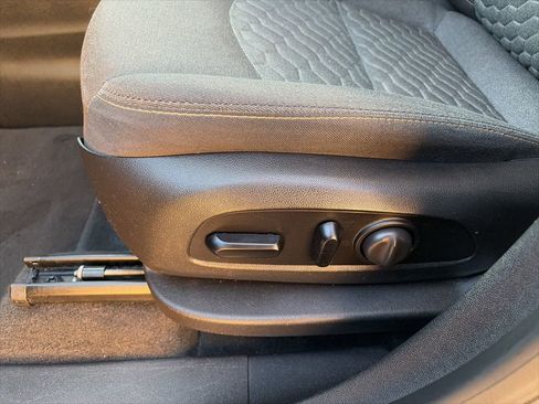 Used 2018 Chevrolet Equinox LT image 18