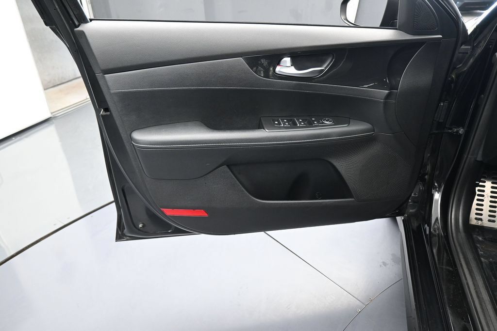 Used 2023 Kia Forte GT-Line FWD image 13