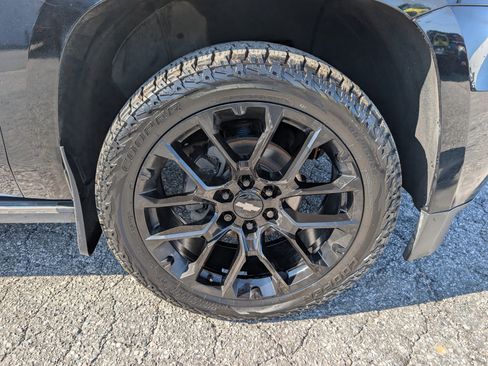 Used 2016 Chevrolet Suburban LTZ image 9