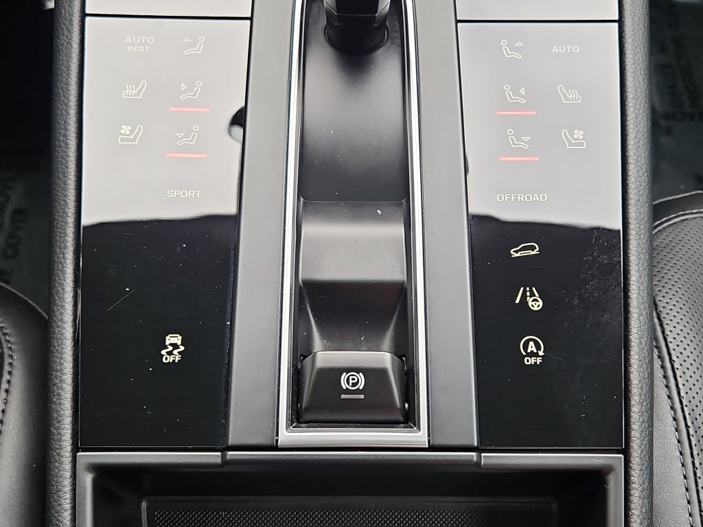 Certified 2026 Porsche Macan AWD/4WD image 19
