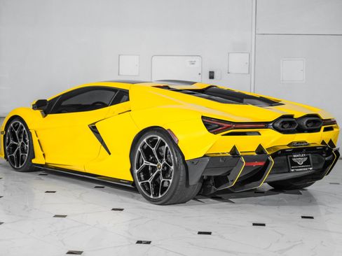 Used 2024 Lamborghini Revuelto image 7