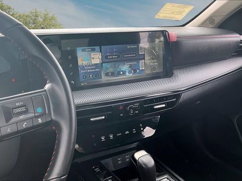 Certified 2025 Nissan Kicks SR FWD image 9