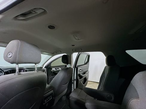 Used 2021 Chevrolet Traverse LT FWD image 12