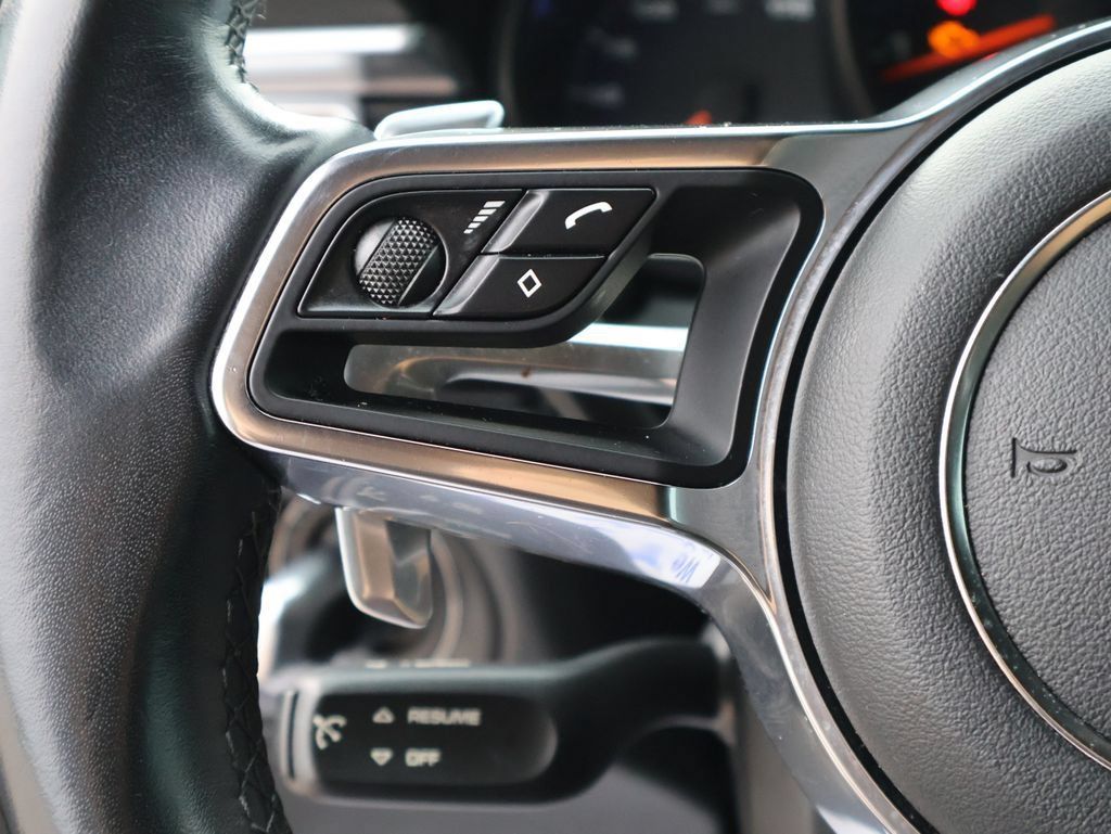 Used 2018 Porsche Macan AWD/4WD image 28
