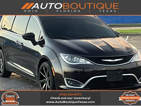 Used 2017 Chrysler Pacifica Touring-L Plus w/ Advanced Safetytec Group FWD image 1