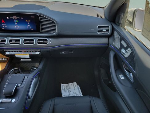 New 2026 Mercedes-Benz GLS 580 4MATIC image 14