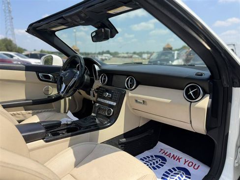 Used 2015 Mercedes-Benz SLK 350 image 33
