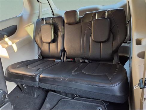 Used 2022 Chrysler Pacifica Touring-L image 25