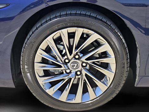 Used 2025 Lexus ES 350 Ultra Luxury w/ Accessory Package (Z2) image 30