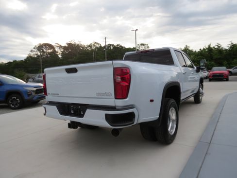 New 2026 Chevrolet Silverado 3500 High Country w/ High Country Premium Package AWD/4WD image 6