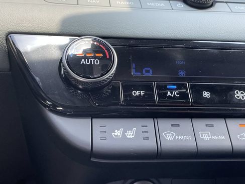 New 2025 Hyundai Elantra Limited FWD image 8