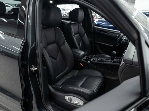 Used 2023 Porsche Macan Turbo image 11