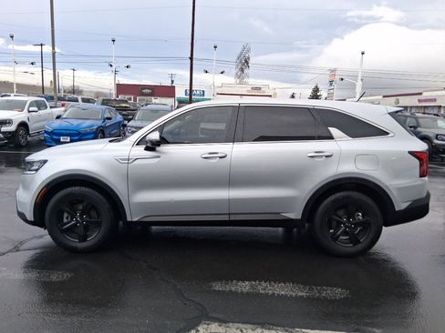 Used 2021 Kia Sorento LX image 6