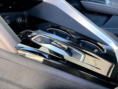 Used 2025 Audi Q5 Premium w/ Convenience Package image 15