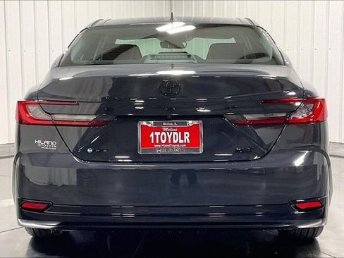 New 2026 Toyota Camry Hybrid image 4