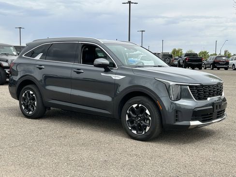 Certified 2024 Kia Sorento S image 7