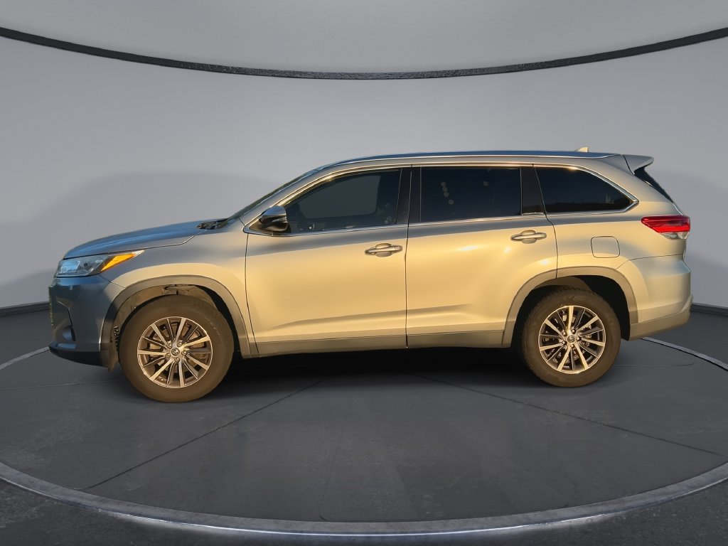 Used 2019 Toyota Highlander XLE FWD image 5
