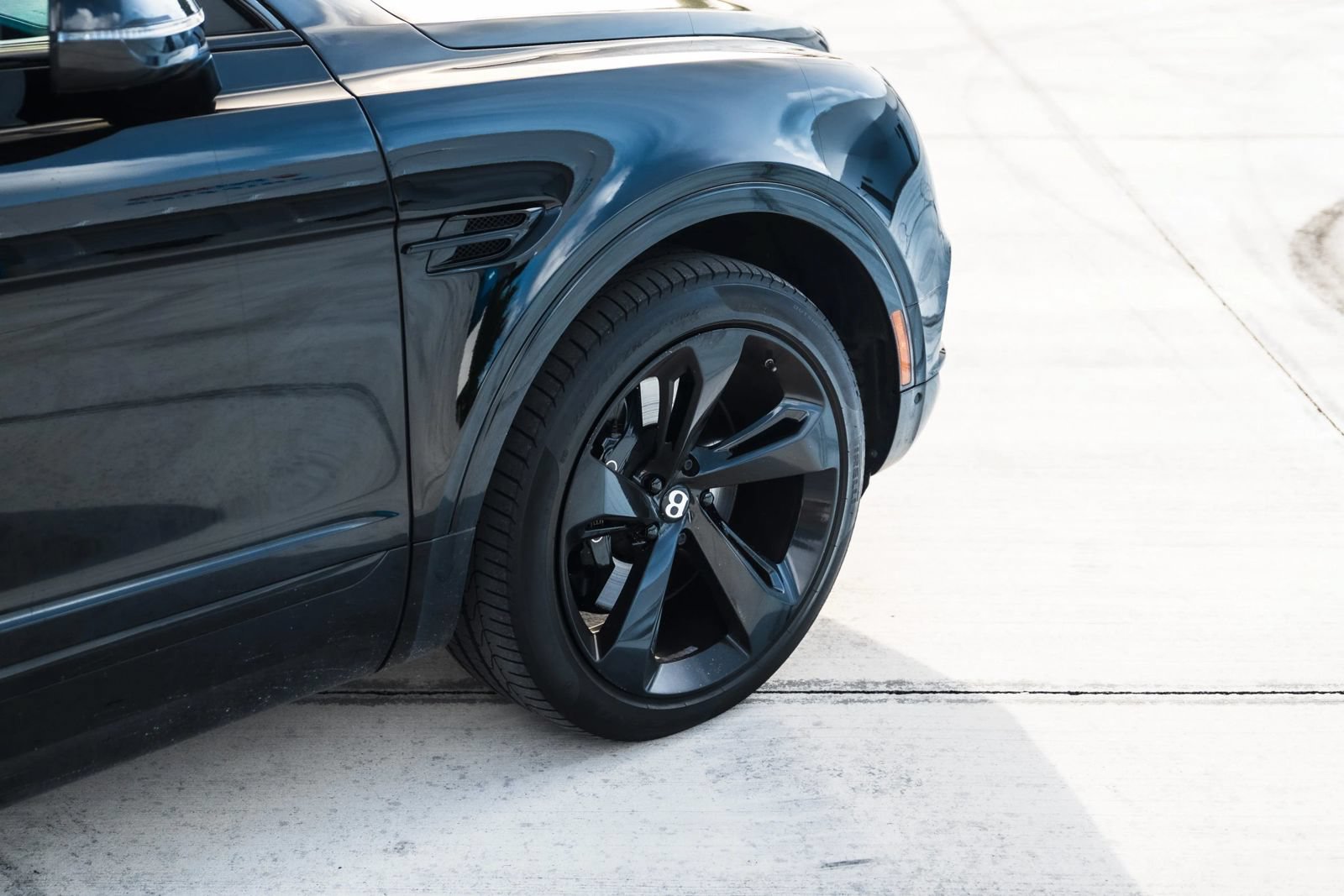 Used 2019 Bentley Bentayga AWD/4WD image 4