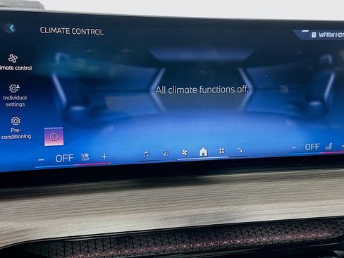 Used 2025 BMW 330i Sedan image 24