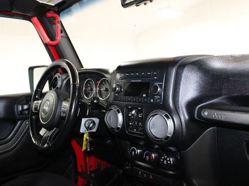 Used 2018 Jeep Wrangler Unlimited Sport S AWD/4WD image 24