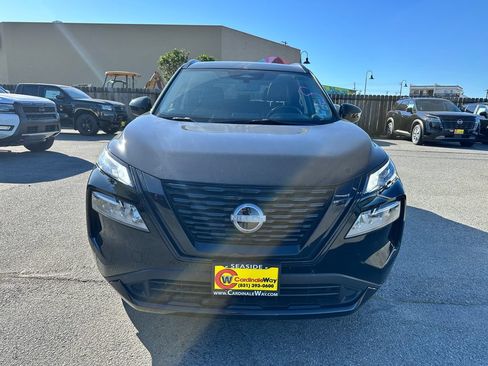 Used 2023 Nissan Rogue SV w/ SV Premium B Package FWD image 2