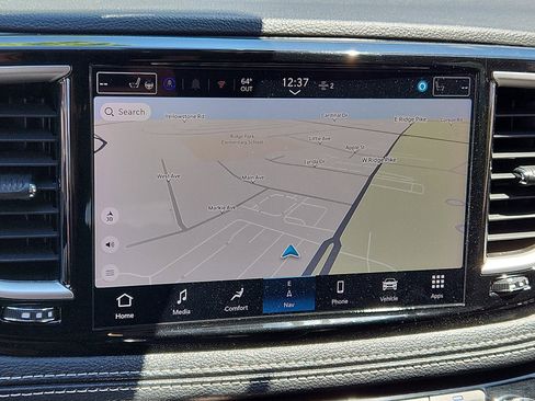 Used 2024 Chrysler Pacifica Limited FWD image 17