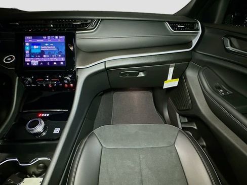 New 2025 Jeep Grand Cherokee Altitude image 26