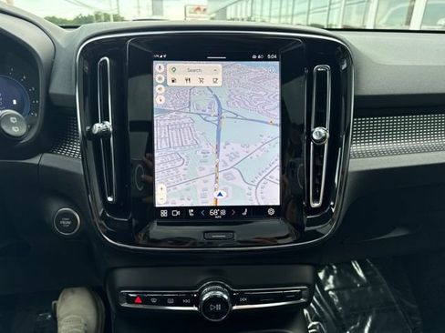 Certified 2025 Volvo XC40 B5 Plus AWD/4WD image 25
